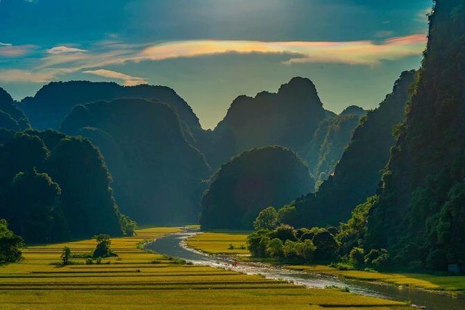 NINH BINH MEMORABLE DAY: Hoa Lu, Mua Cave, boat trip Tam Coc, Trang An optional - Tam Coc sampan on the Ngo Dong River: the boat ride you’ll remember