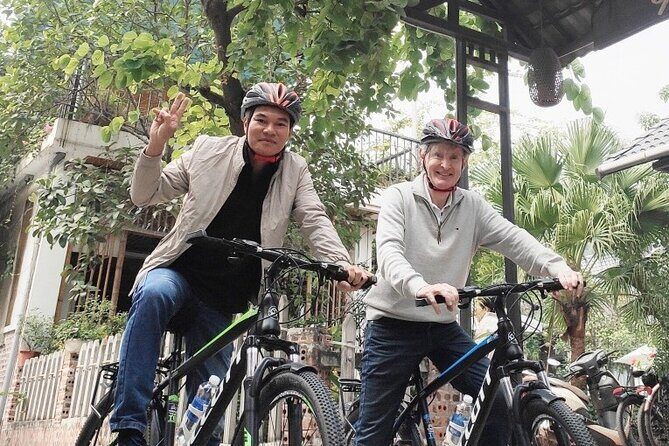Ninh Binh Private Tour to Mua Cave Trang An Grottoes From Hanoi - The guide and driver factor: Hoa and Hieu’s role