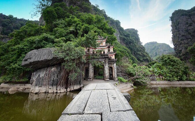 Ninh Binh Tour: Deluxe & Small Group Tam Coc Hoa Lu - Boat, Biking, Buffet Lunch - Key points to know before you go