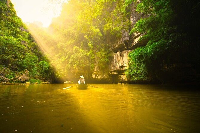 Ninh Binh Tour: Deluxe & Small Group Tam Coc Hoa Lu - Boat, Biking, Buffet Lunch - Tam Coc–Bich Dộng: caves by boat, plus the steps game