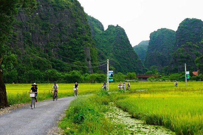 Ninh Binh Tour: Deluxe & Small Group Tam Coc Hoa Lu - Boat, Biking, Buffet Lunch - Transfers and comfort: deluxe bus, small-group size