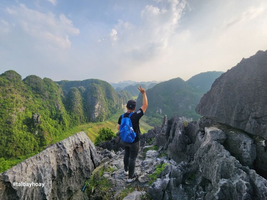 Ninh Binh Tour: Full-Day Hoa Lu and Tam Coc Boat Tour - Tam Cốc bamboo boat through three caves: the calm part of the day