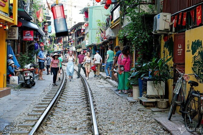 Old Quarter Food Tour in Hanoi - The drinks plan: speakeasy cocktail and unlimited beer/sodas