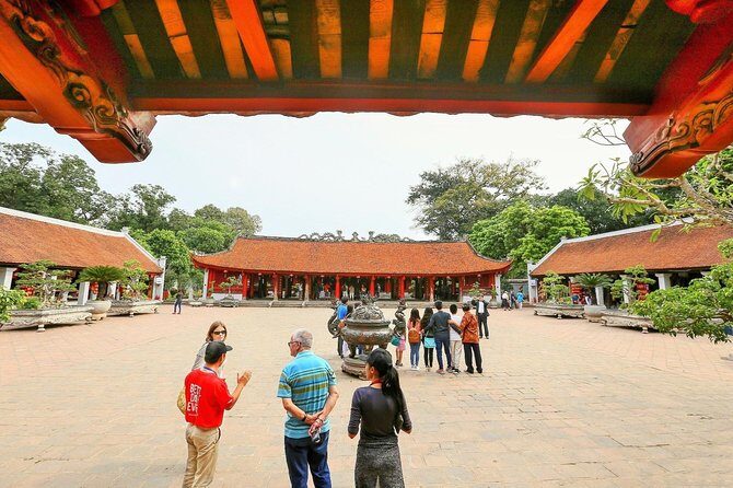 Private Crowd Free Hanoi: Morning Highlights of the City Experience - Touring Hoa Lo Prison, the Hanoi Hilton, with human scale stories