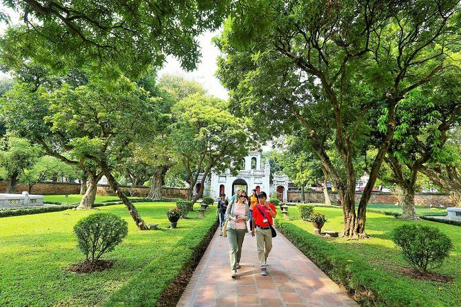 Private Crowd Free Hanoi: Morning Highlights of the City Experience - A private group morning: why the guide’s tone matters