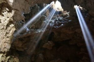 Private Ha Long bay day trip(From Hanoi city or Halong harbour) - Dong Thien Cung and Dau Go Cave: the extra caves that actually compare well