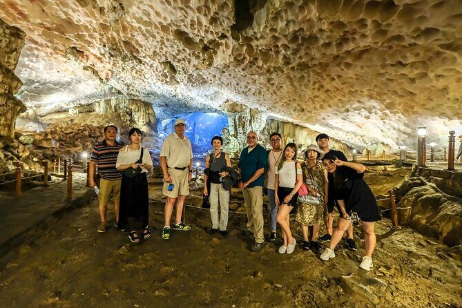 Private Ha Long bay day trip(From Hanoi city or Halong harbour) - Ba Hang floating village: kayaking or bamboo boat on real water routes