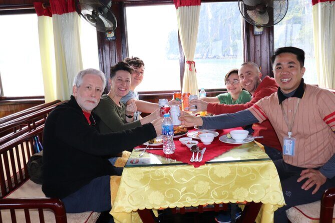 PRIVATE TOUR HALONG BAY ONE DAY with Cave, Kayaking, Bamboo Boat - Kayaking or bamboo boat: the calmer lagoons moment