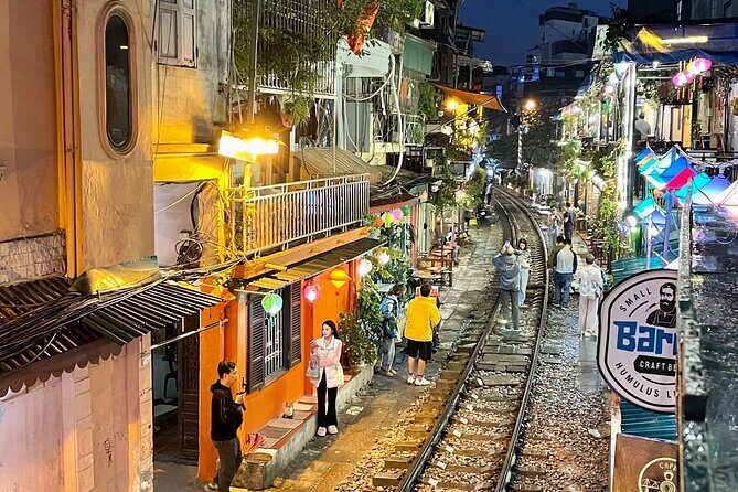 Private Unstoppable Gourmet Gastronomic Tour - Duờng Tau Train Street: Watching the Train While You Sip