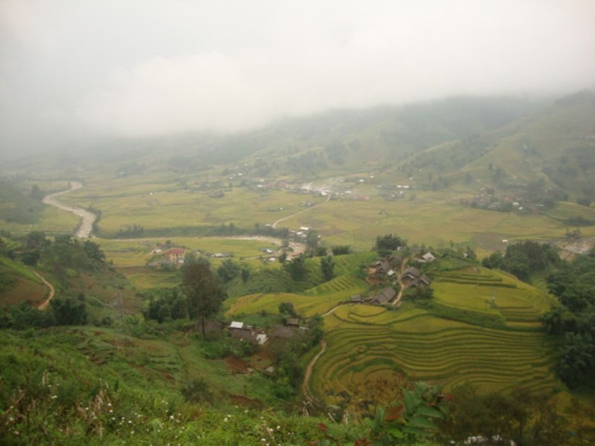 Sa Pa: 6-Hours Muong Hoa Valley Trek with Local Ethnic guide - The Dzay tribe encounter and costume contrast