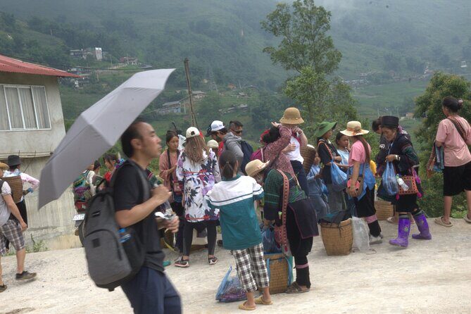 Sa Pa Full Day Trekking Tour - Stop 3: Ta Van Village Lunch and a Short Stream Break