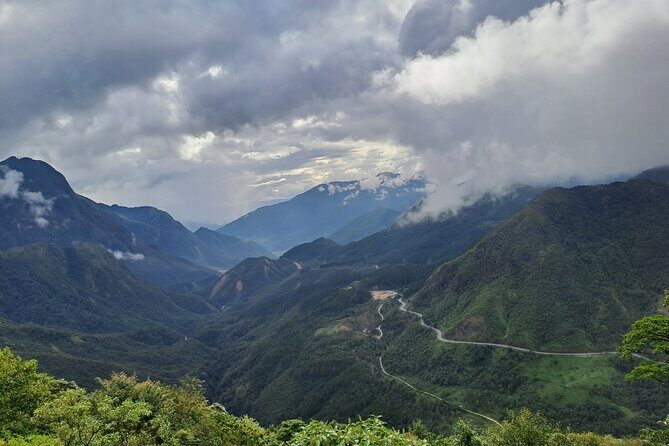 Sapa Love Silver Waterfall, Lonely Tree in Heaven Gate,San Sa Ho - Guides make the day: May, Mu, and Cho in the spotlight