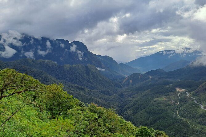Sapa Love Silver Waterfall, Lonely Tree in Heaven Gate,San Sa Ho - Stop 3: Lonely Tree at O Quy Ho for Heaven Gate views