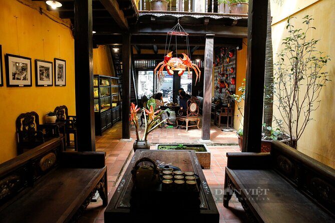 Small Group Half-day Hanoi City Tour with Train Street Visit (4h) - Stop 4: Đường Tàu Train Street—small lanes, big spectacle