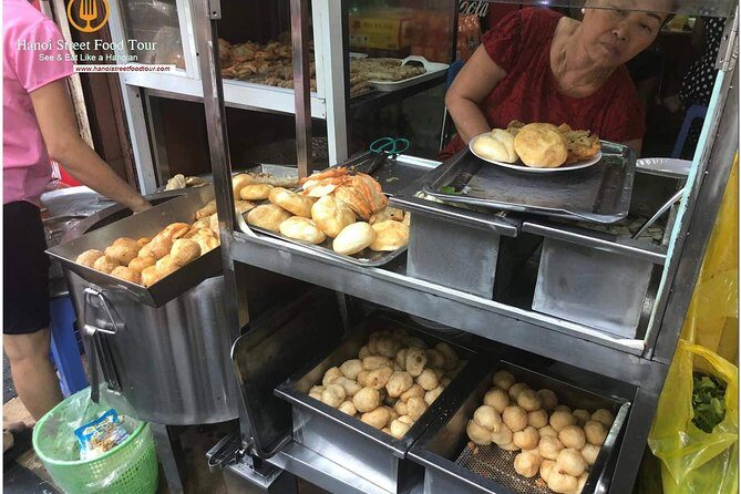 Tasting 8 Different Hanoi Street Foods at Noon Time - Hanoi Street Food at Lunchtime: The Smart Time to Go