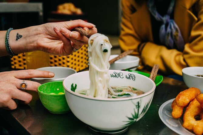 The 10 Tastings of Hanoi With Locals: Private Street Food Tour - Key things that make this tour work