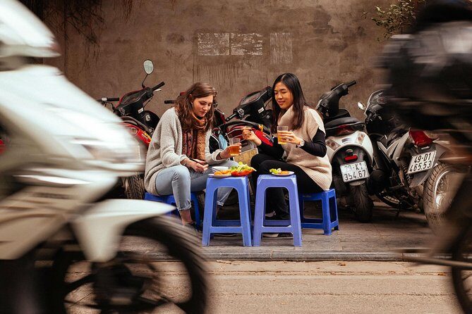 The 10 Tastings of Hanoi With Locals: Private Street Food Tour - Bánh mì at Phố Bát Sứ: French roots with Vietnamese muscle