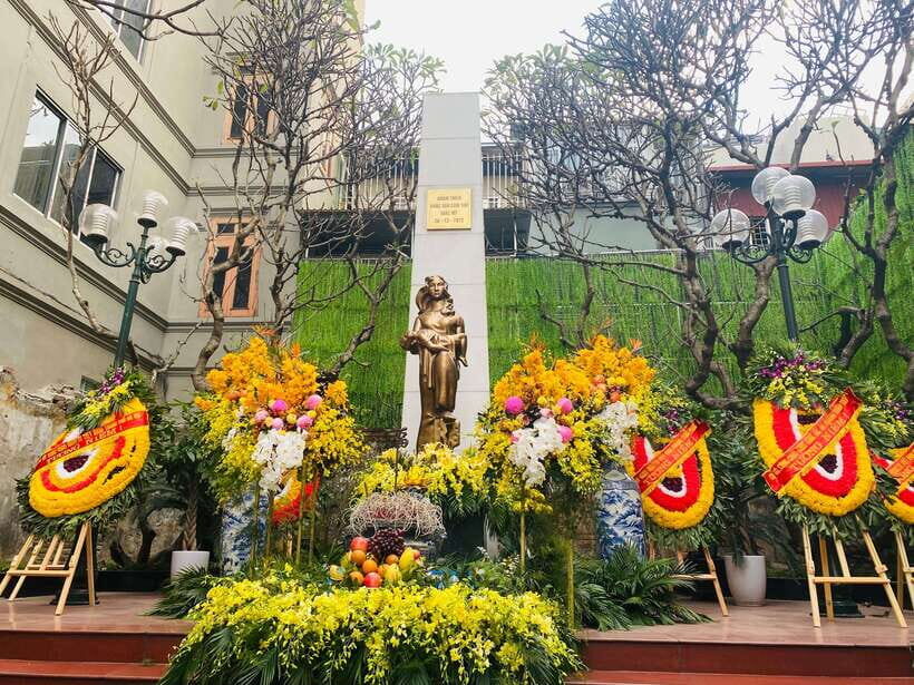 Vietnam War: Uncovering Hanoi's Untold Stories - Train Street and the Pause for Coffee or Tea