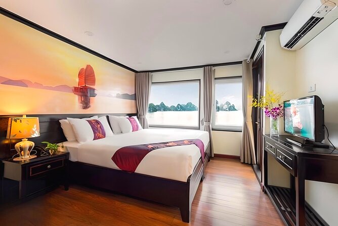 Amanda Cruise - Ha Long, Lan Ha Bay - All Inclusive 2D1N & 3D2N - Day 2: Sung Sot Cave and the pacing of a short cruise