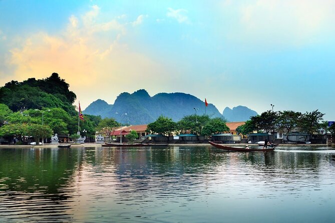Full Day Tour to Perfume Pagoda with Traditional Boat Ride - The Traditional Sampan on Yen Stream: Calm Water With Real Logistics