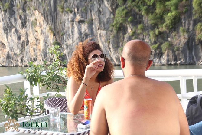 Ha Long Bay Cruise Day Tour with lunch, kayaking, surprise cave & titop island - Surprise Cave: what you’ll see and why crowds are part of the deal