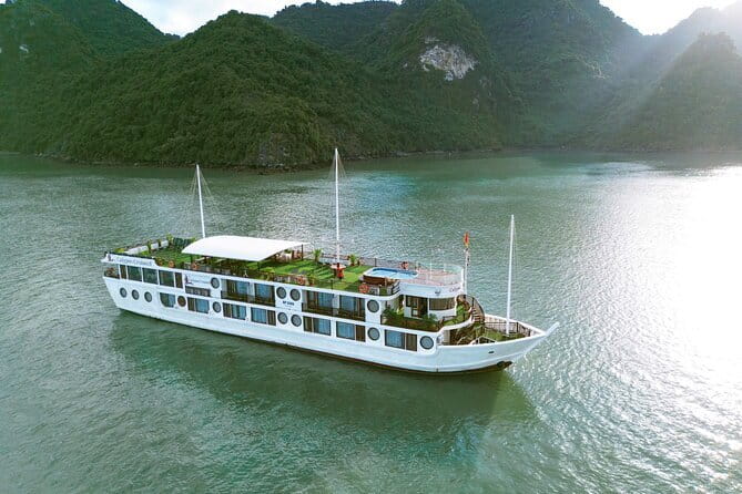 HALONG BAY LUXURY IRIS CRUISE DAY TRIP-BEST SELLER: Kayak, Music - Sung Sot Cave: the biggest cave on the route, with a focused walking window