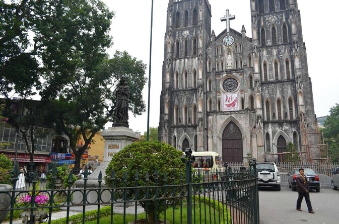 Hanoi: 7 Tasting Street Food Walking Tour and Train Street - Key Points You’ll Care About