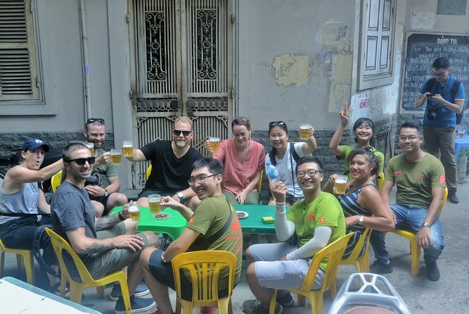Hanoi Michelin Star Walking Food Tour & Train Street - Egg coffee, Bia Hoi, and Chè: the drink-and-dessert arc