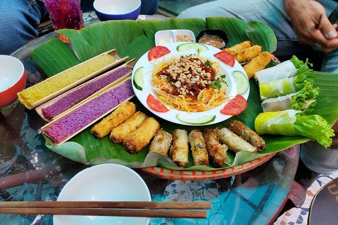 Hanoi Michelin Star Walking Food Tour & Train Street - Hanoi Train Street finale: how to get the best wow moment