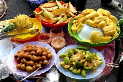 Hanoi Walking Foodie Tour by night - A Food Blogger Guide Makes the Difference