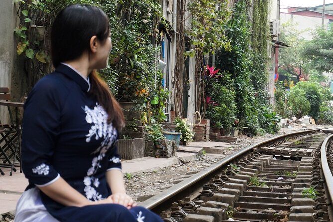 Hanoi Walking Street Food Tour with Train-Street Visit - Quick Highlights