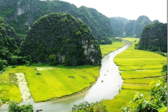 Hoa Lu Tam Coc Day Tours - Tam Coc wharf lunch: fueling up before the caves