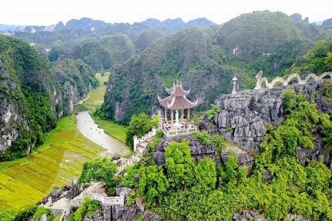 Hoa Lu Tam Coc Day Tours - Sampan through the three caves: the calm that people rave about