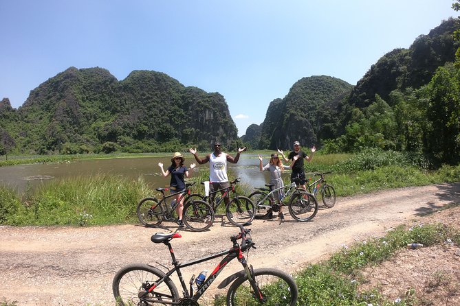 Private luxury - Mua Cave - Trang An - Bich Dong 1 Day From Hanoi - Bich Dong Pagoda: a pagoda stop that’s easy to tailor